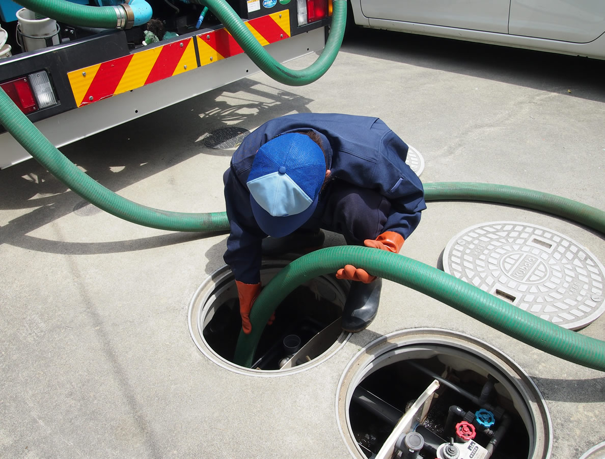 槽内スカム、汚泥の引抜